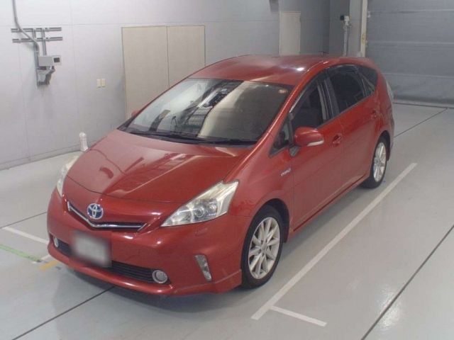 30631 Toyota Prius alpha ZVW40W 2013 г. (CAA Chubu)